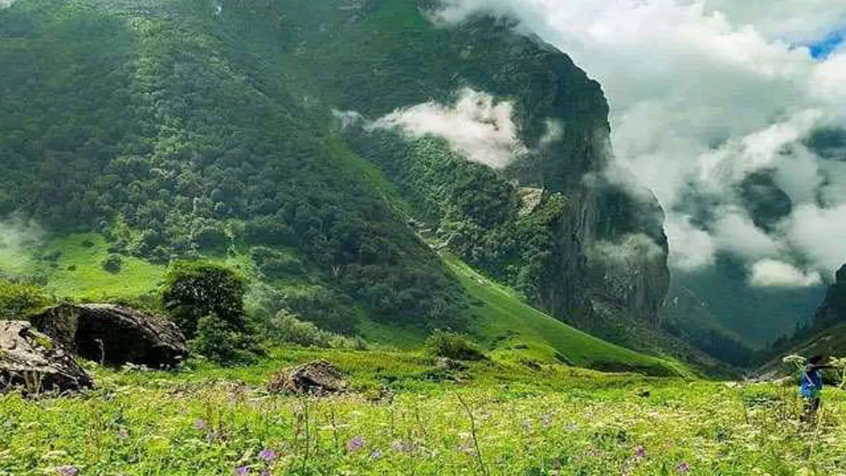 Uttarakhand News: फूलों की घाटी की यात्रा पर तीन दिन तक रोक, भारी बारिश की चेतावनी के चलते उठा यह कदम