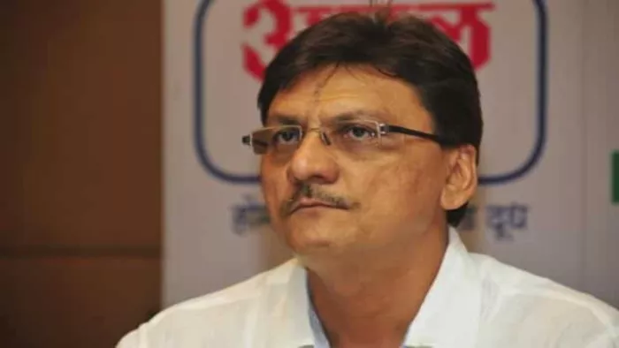 वित्तीय अनियमितता के मामले में गुजरात के पूर्व गृहमंत्री एवं दूधसागर डेयरी मेहसाणा के पूर्व चेयरमैन विपुल चौधरी हिरासत में
