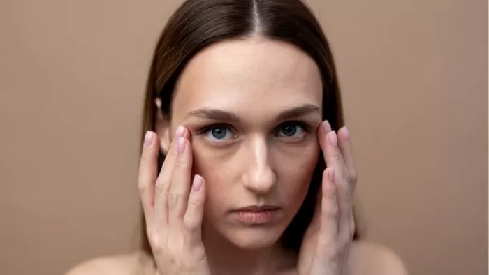 Dark Circles: डार्क सर्कल्स को कम करने के लिए अपनाएं ये उपाय