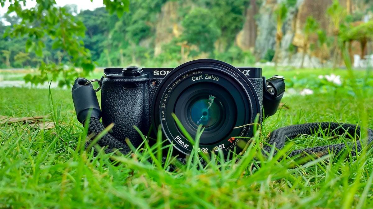 हाई लेवल की फोटोग्राफी के लिए इन Mirrorless Camera का नहीं है कोई मुकाबला, जानें दमदार खूबियां और कीमत