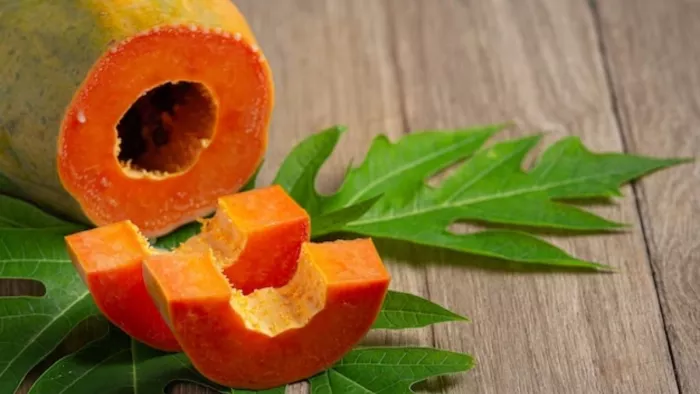Health Tips: पपीता खाने के तुरंत बाद न खाएं ये चीजें