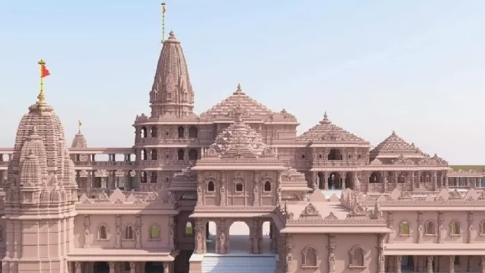अयोध्या का रेलवे स्टेशन भी मंदिर की भांति ही बनाया जा रहा है।