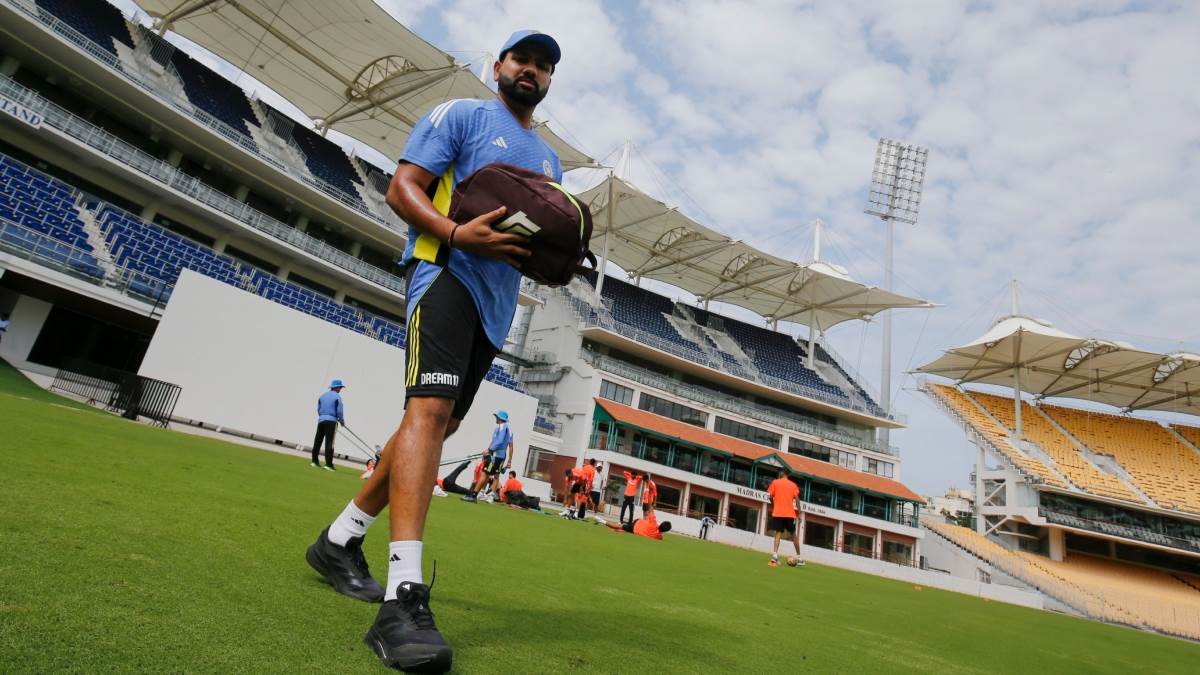 https://www.jagranimages.com/images/newimg/15092024/15_09_2024-jonty_rhodes,_rohit_sharma_23797567.jpg