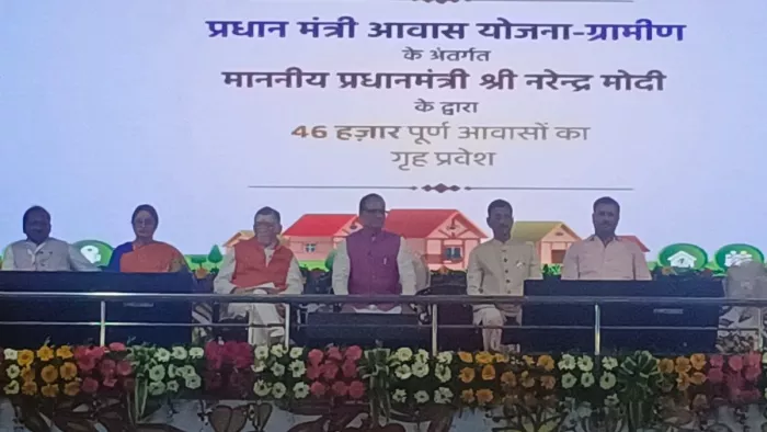 जमशेदपुर में शिवराज सिंह चौहान और अन्य नेता। फोटो- जागरण