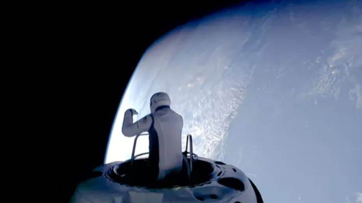america jared isaacman for the first time two astronauts after private spacewalk back to earth