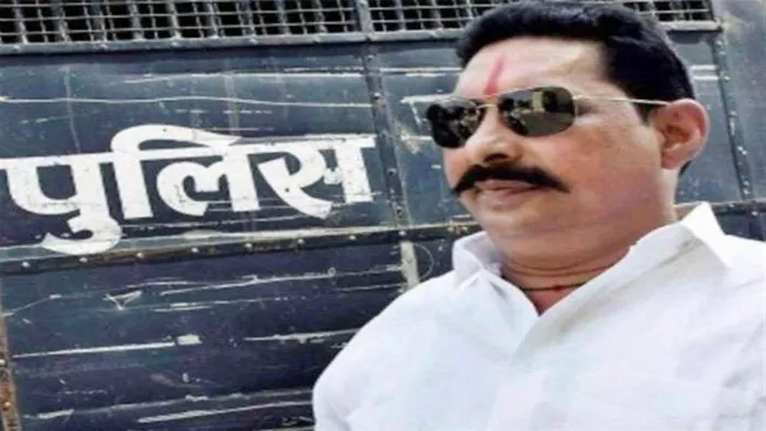 घर से भागकर पूर्व विधायक अनंत सिंह से मिलने पहुंचा किशोर। (जागरण)