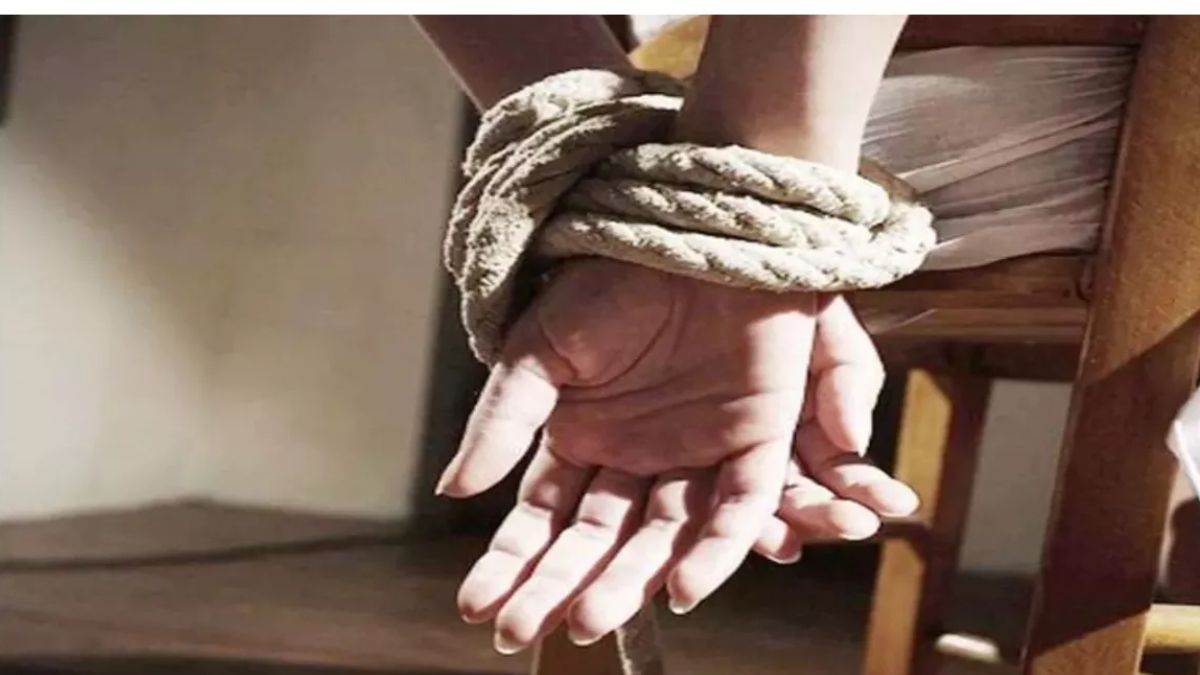 https://www.jagranimages.com/images/newimg/15092025/15_09_2025-bandhak_24048235_19581840.jpg