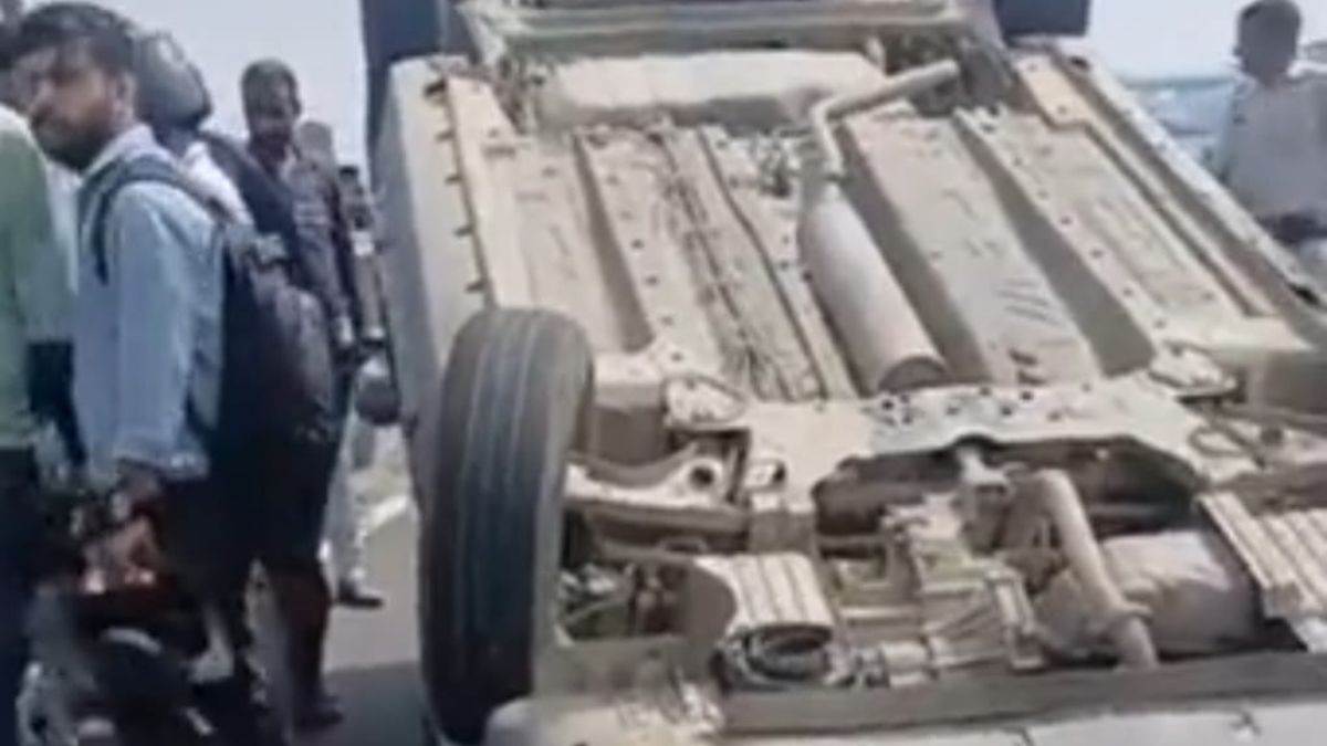 https://www.jagranimages.com/images/newimg/15092025/15_09_2025-car_accident_24048102.jpg
