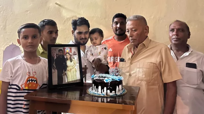 सूर्यकुमार का जन्मदिन मनाते उनके स्वजन। जागरण