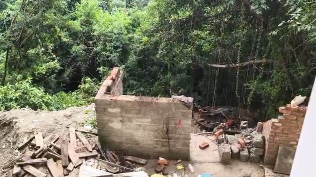 https://www.jagranimages.com/images/newimg/15092025/15_09_2025-jawali_hospital_landslide_24047570.jpg
