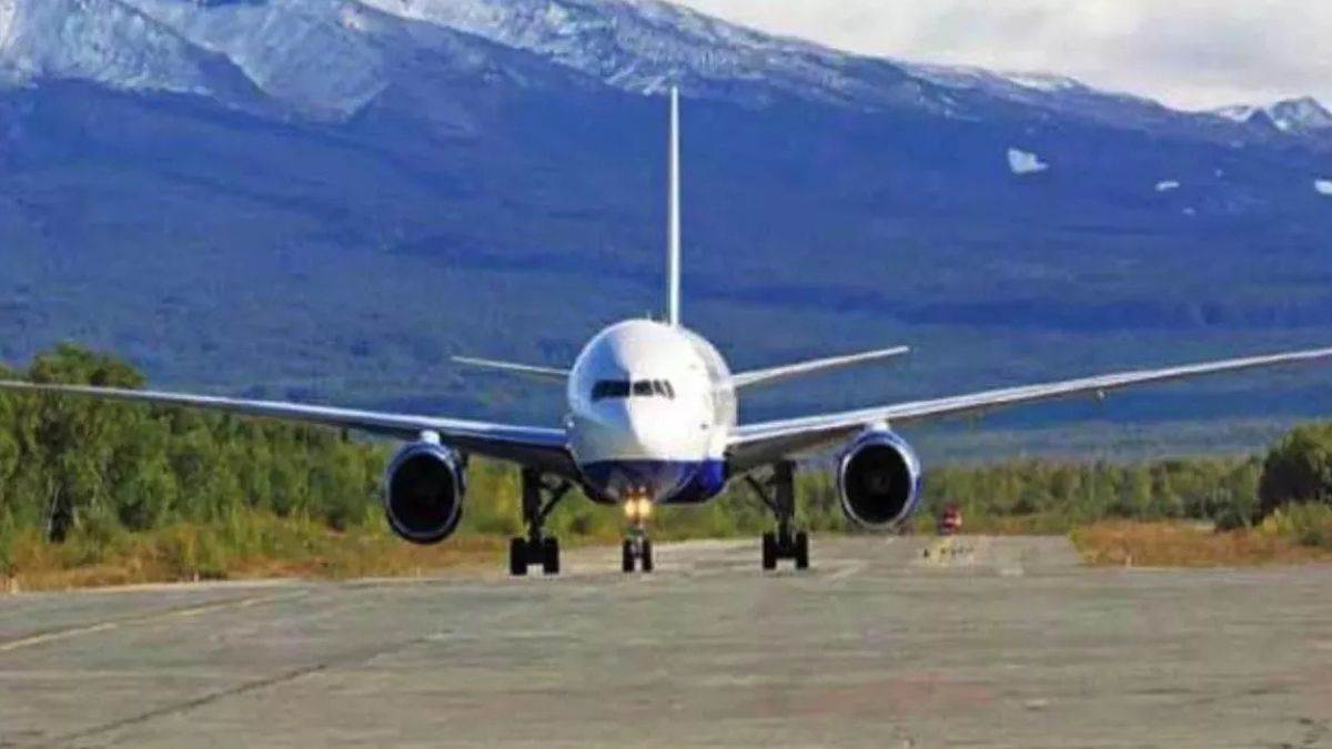 https://www.jagranimages.com/images/newimg/15092025/15_09_2025-kangra_airport_flights_24048108.jpg