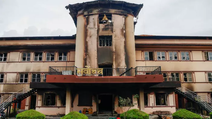 नेपाल में हिंसा के बाद खुले सरकारी दफ्तर। फोटो- पीटीआई