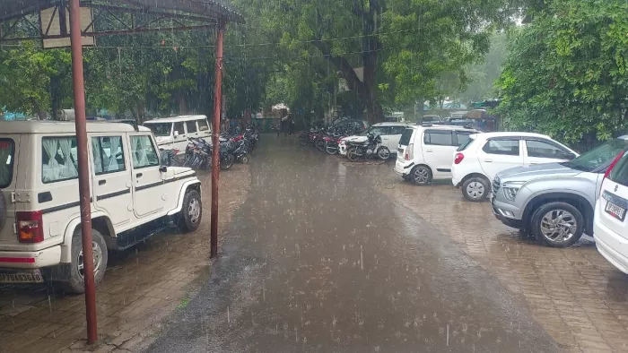 Prayagraj Weather News प्रयागराज में सोमवार को झमाझम बारिश ने उमस से राहत दी। जागरण