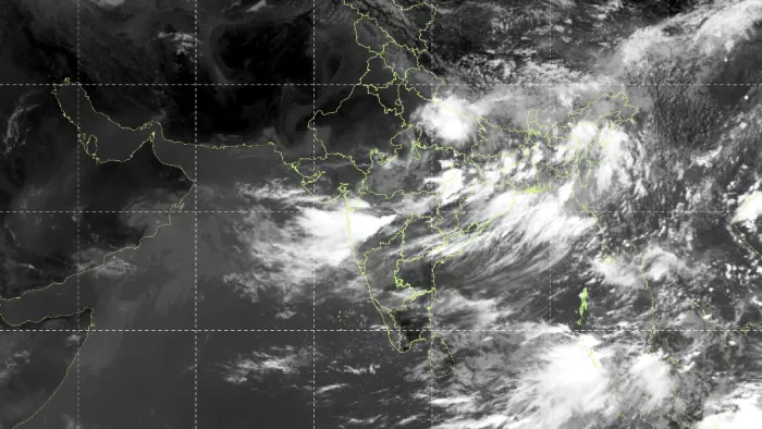 बाबतपुर क्षेत्र में झूमकर बरसे बादल, शहरी क्षेत्र में सिर्फ बूंदाबांदी।