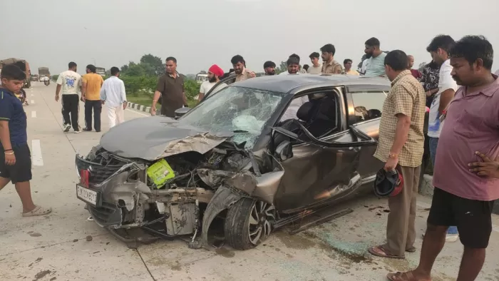 घायलों को अस्पताल में भर्ती कराया गया है और पुलिस मामले की जांच कर रही है।