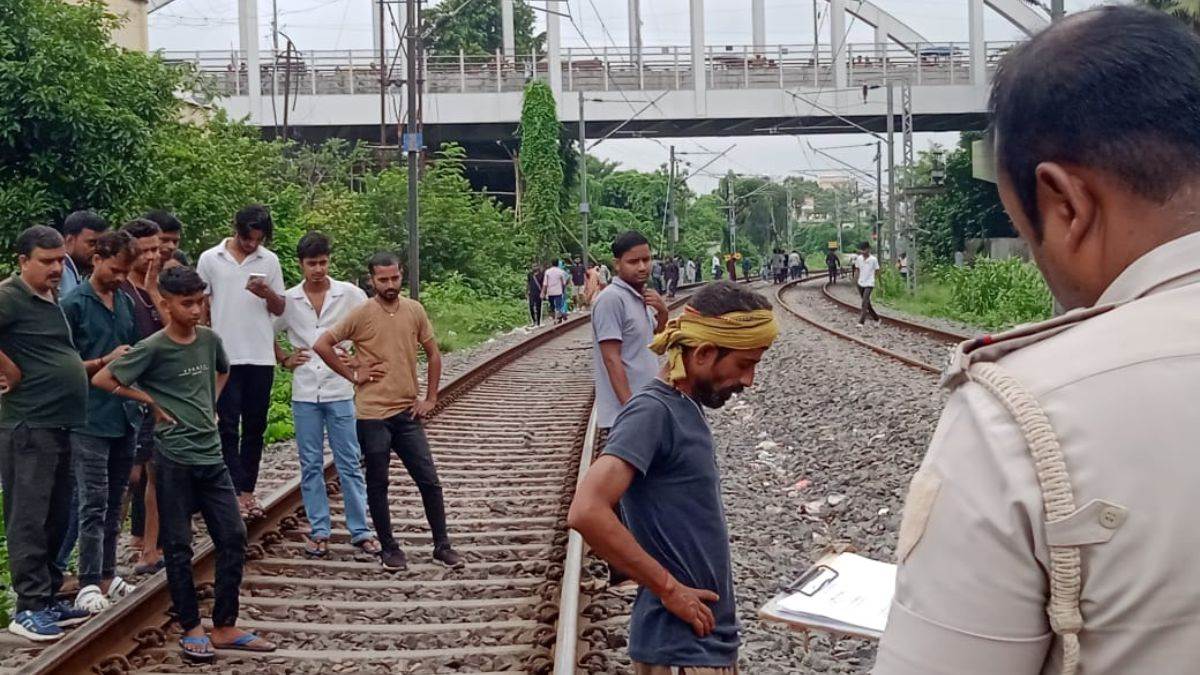 https://www.jagranimages.com/images/newimg/15092025/15_09_2025-train_accident_24047479_104034316.jpg