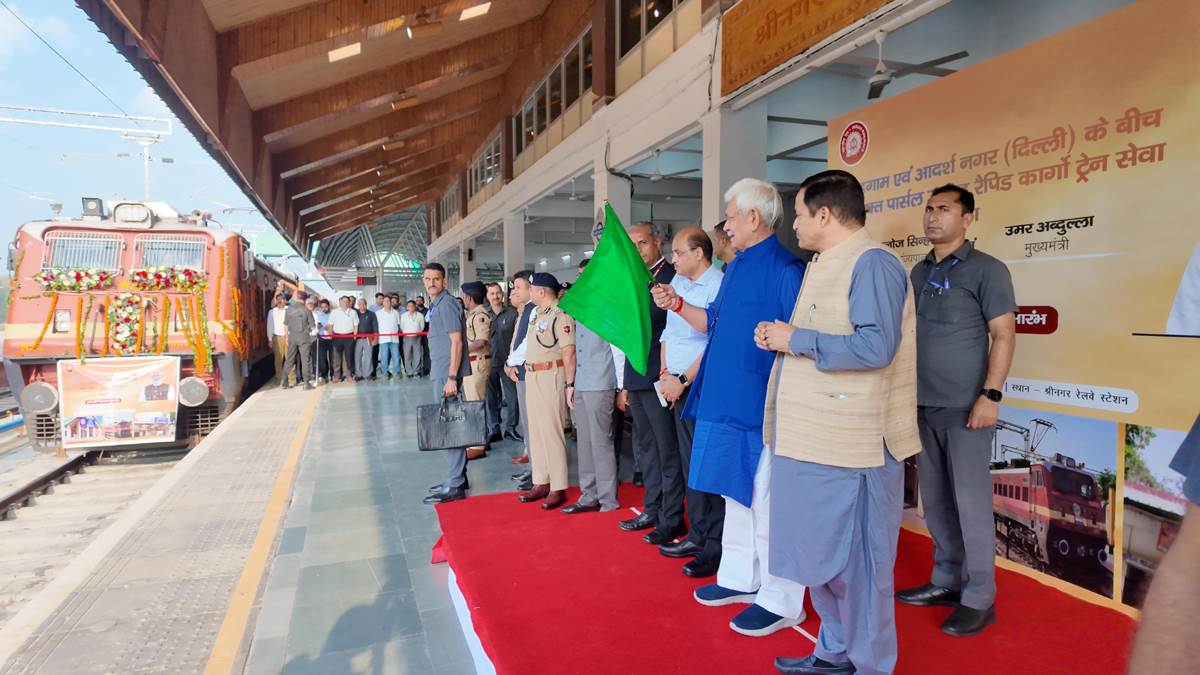 https://www.jagranimages.com/images/newimg/15092025/15_09_2025-train_to_kashmir_24047639.jpg
