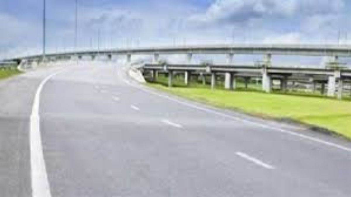 https://www.jagranimages.com/images/newimg/15092025/15_09_2025-up_roads_24047895.jpg