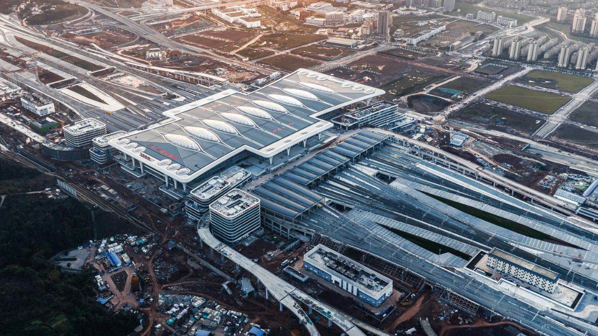 https://www.jagranimages.com/images/newimg/15092025/15_09_2025-world_largest_railway_station_24047962.jpg