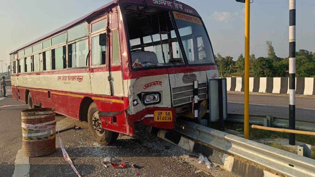 https://www.jagranimages.com/images/newimg/15102022/15_10_2022-accident_in_sultanpur_1_23142360.jpg