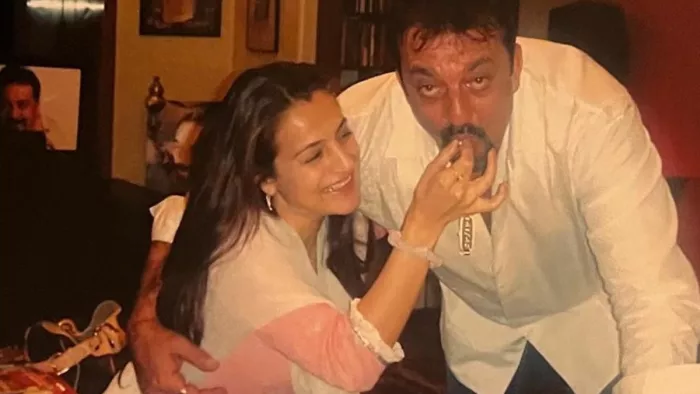 Ameesha Patel Sanjay Dutt Pics: अमीषा पटेल फिल्म एक्ट्रेस है।
