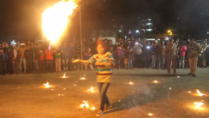 Diwali 2022 : पटाखे नहीं सूखी लकड़ी के छोटे गठ्ठर जलाकर लोग मचाते हैं धूम। फाइल फोटो