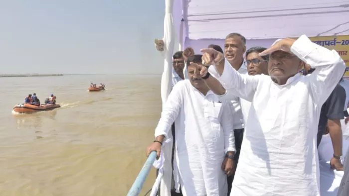 Chhath Puja 2022: पटना में छठ पूजा के लिए गंगा के घाटों का जायजा लेते मुख्यमंत्री नीतीश कुमार। जागरण