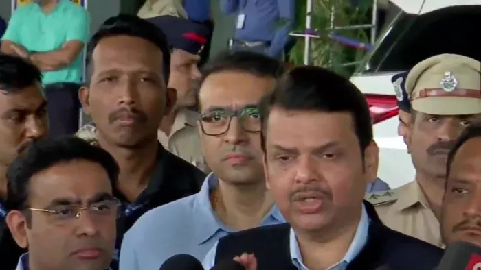 जीएन साईबाबा की रिहाई पर सुप्रीम कोर्ट की रोक पर फडणवीस बोले, आगे कानूनी लड़ाई लड़ेंगे। फोटो एएनआइ