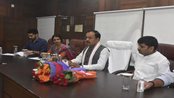 निकाय चुनाव की तैयारियों को परखने के लिए डिप्टी सीएम केशव मौर्य वाराणसी पहुंचे।