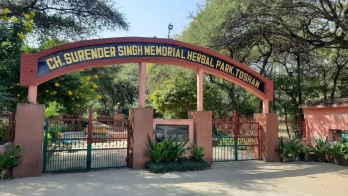 लाखों रुपये खर्च करने के बाद भी हर्बल पार्क की हालत खस्ताहाल।