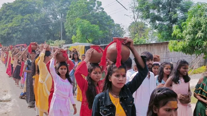 अद्भुत नजारा... 501 कन्याओं के साथ निकाली गई कलश यात्रा, नवरात्र के पहले दिन मां के जयकारों गूंज उठा गांव