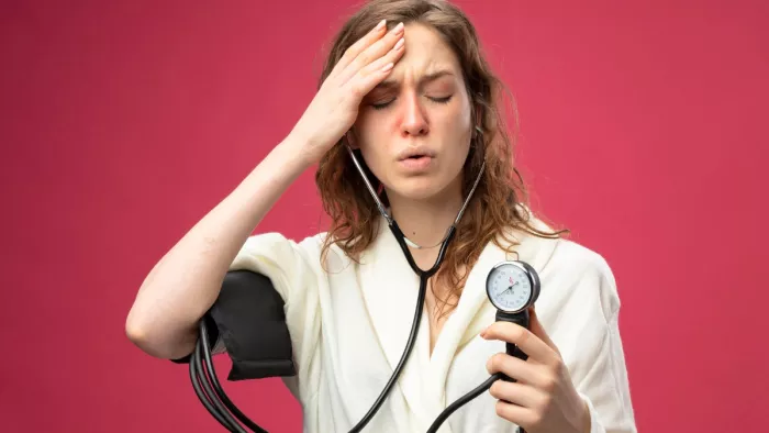 Low Blood Pressure: लो ब्लड प्रेशर भी हो सकता है खतरनाक, इन आसान तरीकों से रख सकते हैं इसे नॉर्मल