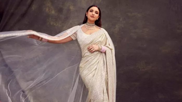Parineeti Chopra Sindoor And Saree, Parineeti Chopra Lakme Fashion Week l