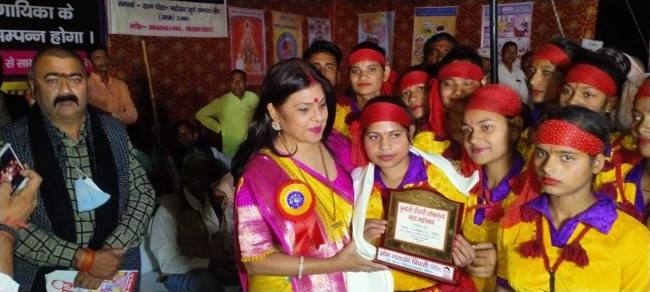 bundeli women leave a mark in diwari dance