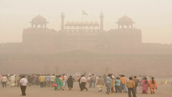 हवा में PM 2.5 का स्तर बढ़ने के साथ ही हार्ट अटैक का खतरा बढ़ जाता है।