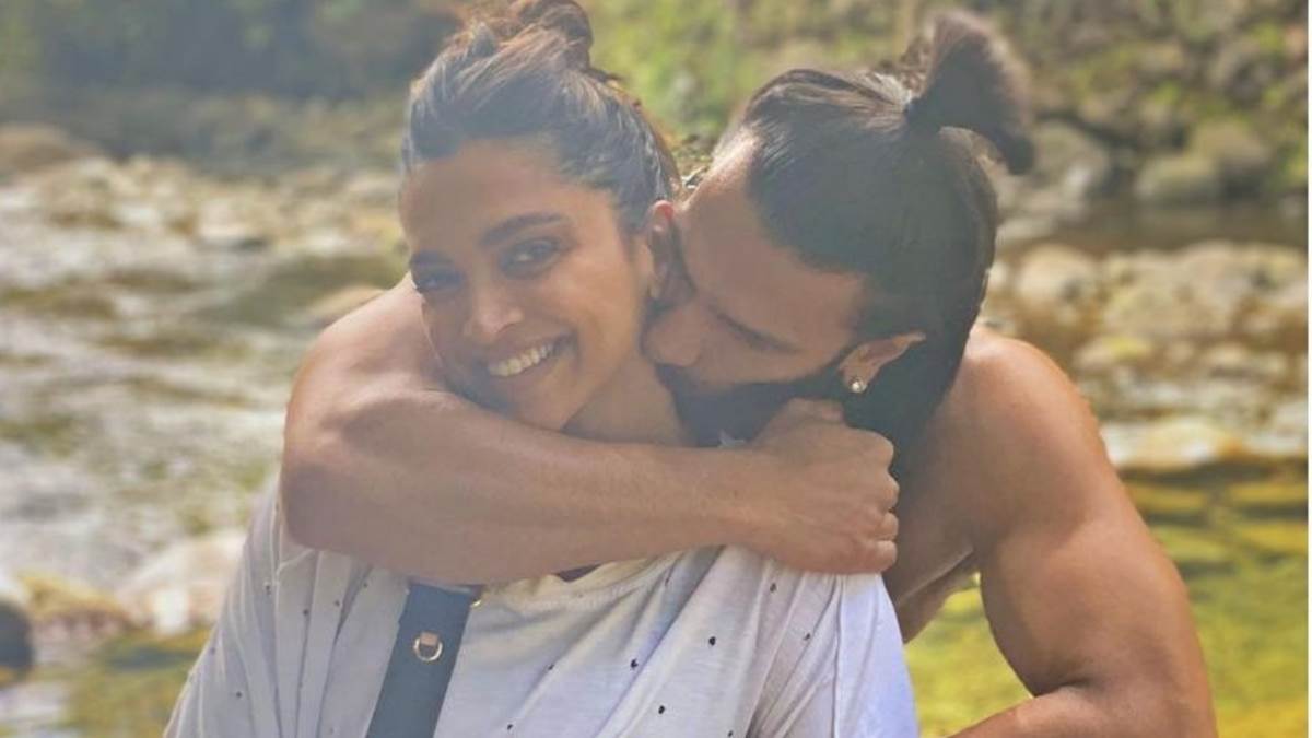 https://www.jagranimages.com/images/newimg/15112022/15_11_2022-deepika_and_ranveer_23205422.jpg