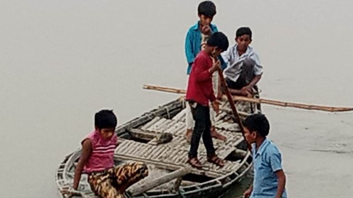 https://www.jagranimages.com/images/newimg/15112022/15_11_2022-fun_on_ganga_ghat3_23205460.jpg