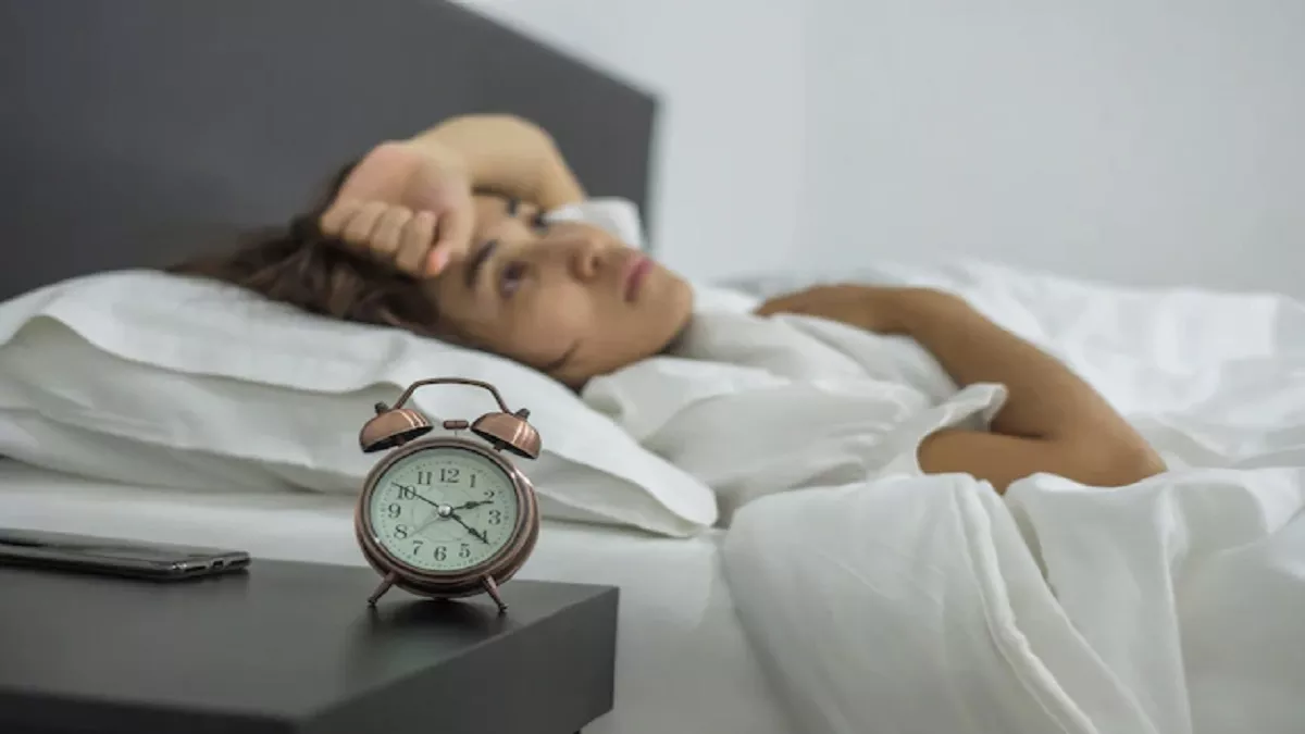 Insomnia: अनिद्रा की समस्या को दूर करने के लिए रोजाना सुबह में पिएं  तेजपत्ते का पानी - Drink Boiled bay leaf Water Daily In The Morning To  Overcome The Problem Of Insomnia