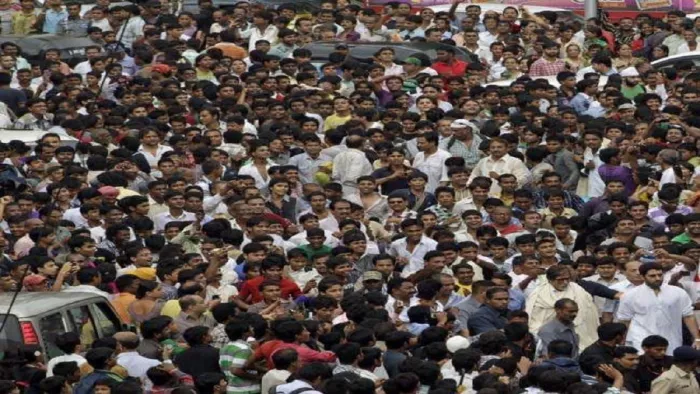 वैश्विक जनसंख्या को 7 से 8 अरब (बिलियन) तक बढ़ने में 12 साल लगे (फाइल फोटो)