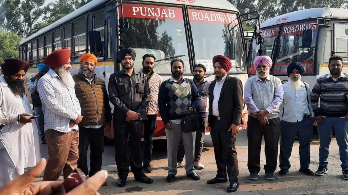 https://www.jagranimages.com/images/newimg/15112022/15_11_2022-punjab_roadways_bus_23205191.jpg