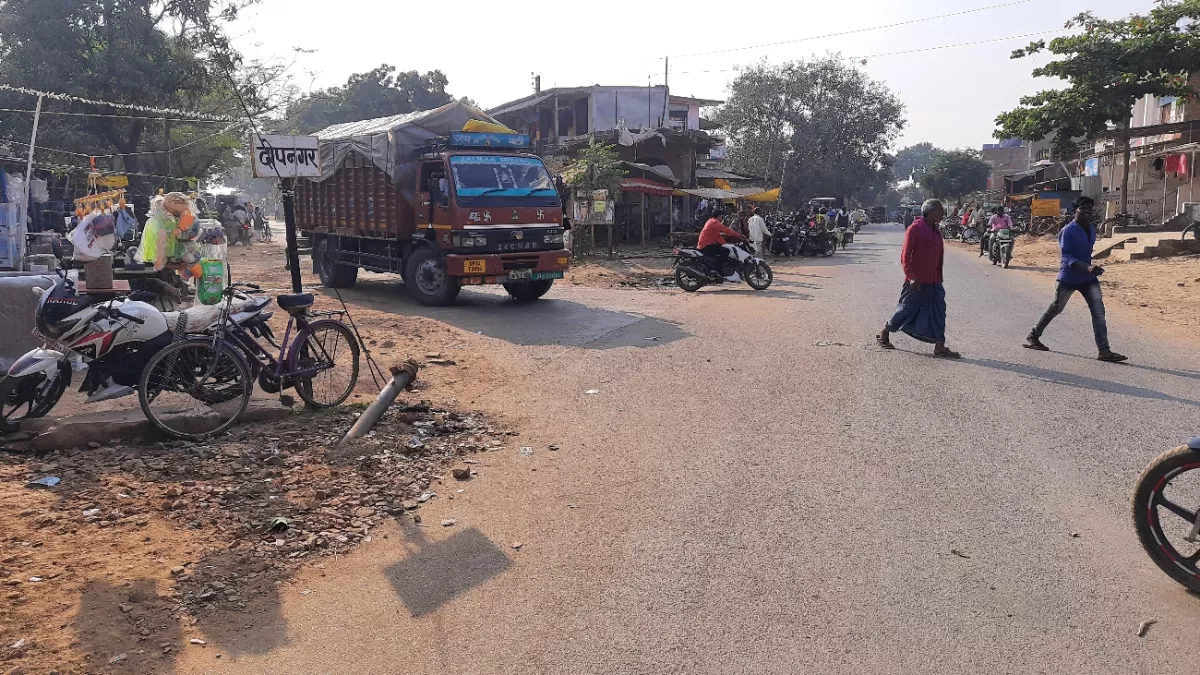 Road Safety in Mirzapur : सड़कों पर दौड़ रहे 4,110 अनफिट वाहन, सुरक्षा उपकरणों के प्रति भी जागरुकता कम
