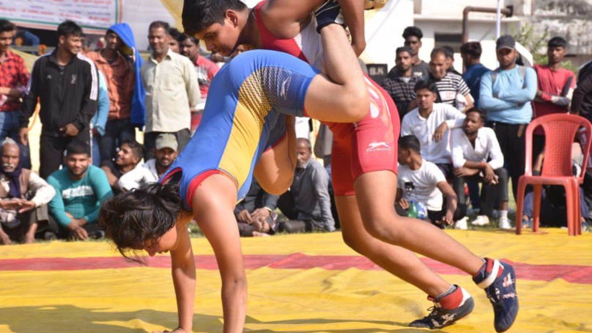 https://www.jagranimages.com/images/newimg/15112022/15_11_2022-state_school_wrestling_championship_23205391.jpg
