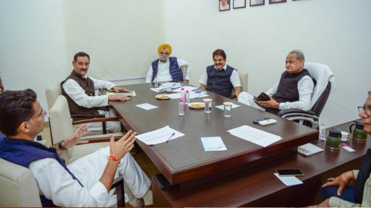 https://www.jagranimages.com/images/newimg/15112023/15_11_2023-ashok_gehlot_and_sachin_pilot_1_23580857.jpg