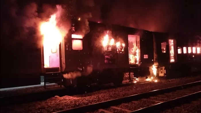Fire in Darbhanga Express: उत्तर प्रदेश के इटावा में दरभंगा एक्सप्रेस के दो डिब्बों में आग लगी, मची अफरा-तफरी