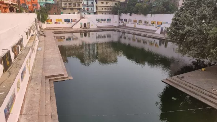 गया में विष्णुपद मंदिर स्थित सूर्यकुंड। (जागरण फोटो)