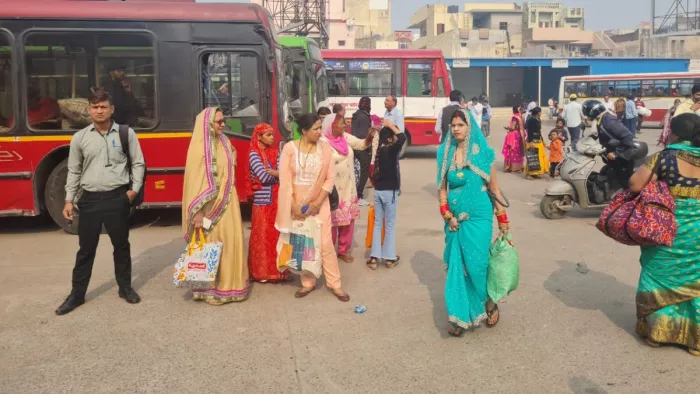 हरियाणा में बसों का चक्का जाम, भैया दूज पर बहनों की बढ़ी मुश्किलें।