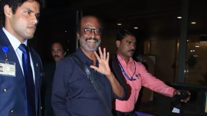 सुपरस्टार रजनीकांत देखेंने मैच ( Photo X)