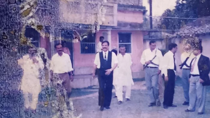 अररिया में सुब्रत राय अपने स्वजनों के साथ। फाइल फोटो