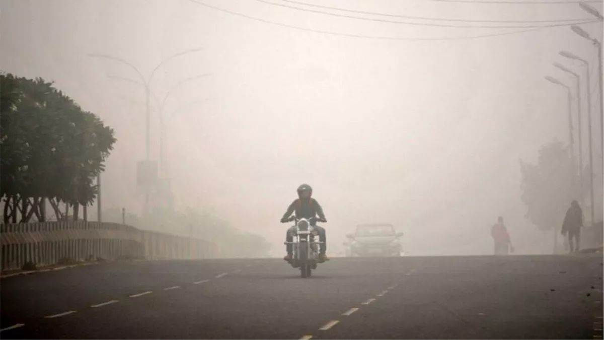 haryana weather orange yellow smog alert 15 districts haryana visibility not even 100 meters on roads