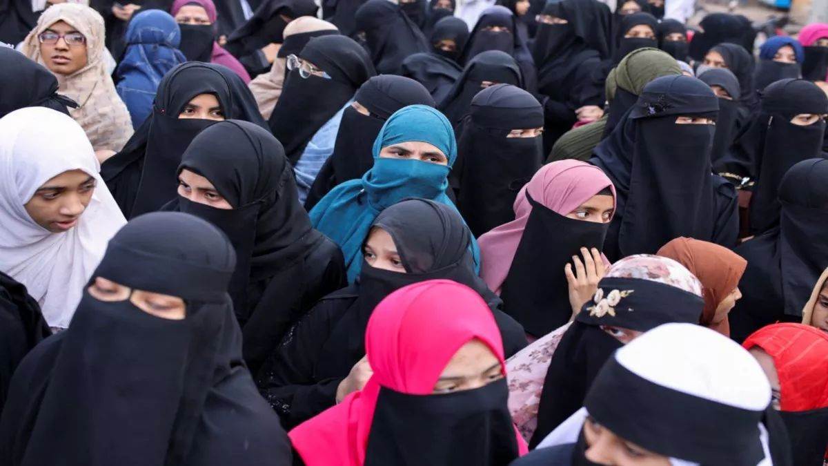 https://www.jagranimages.com/images/newimg/15112024/15_11_2024-iran_3_23831515.jpg